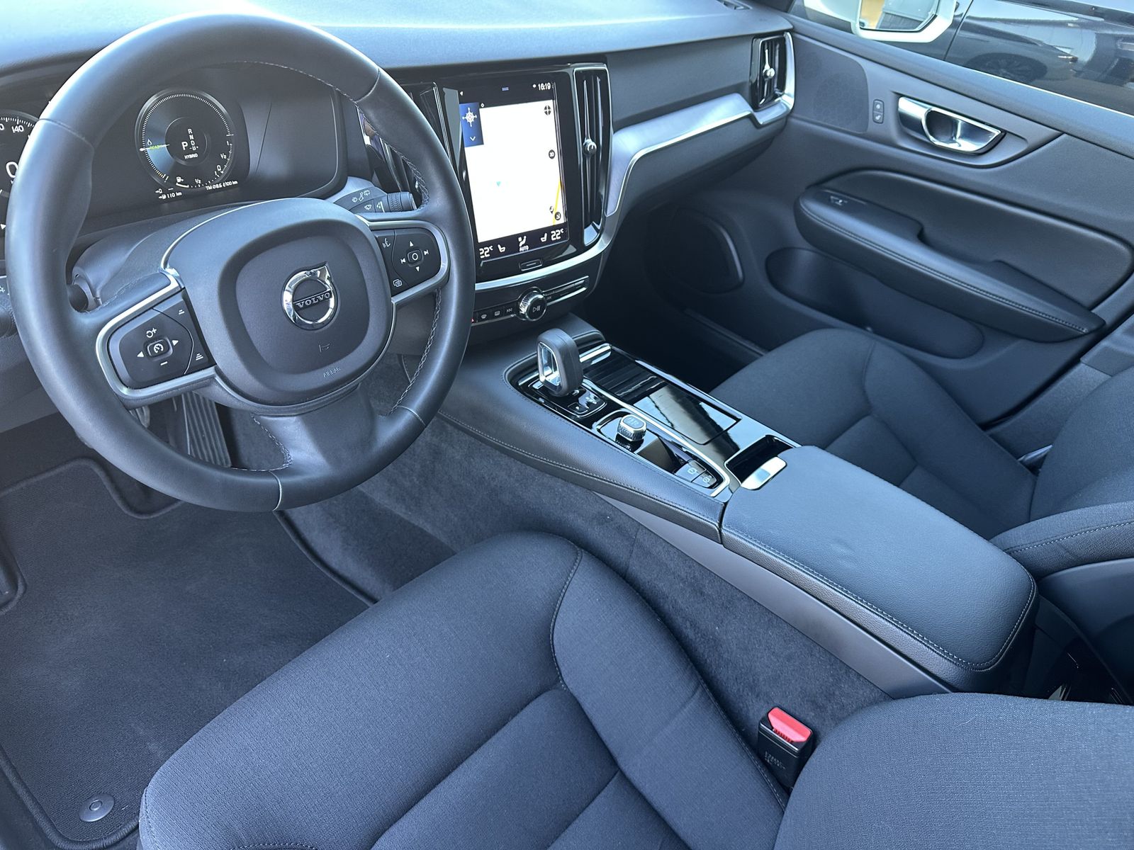 Fahrzeugabbildung Volvo V60 Inscription Plug-In Hybrid AWD NAV+LED+KAM
