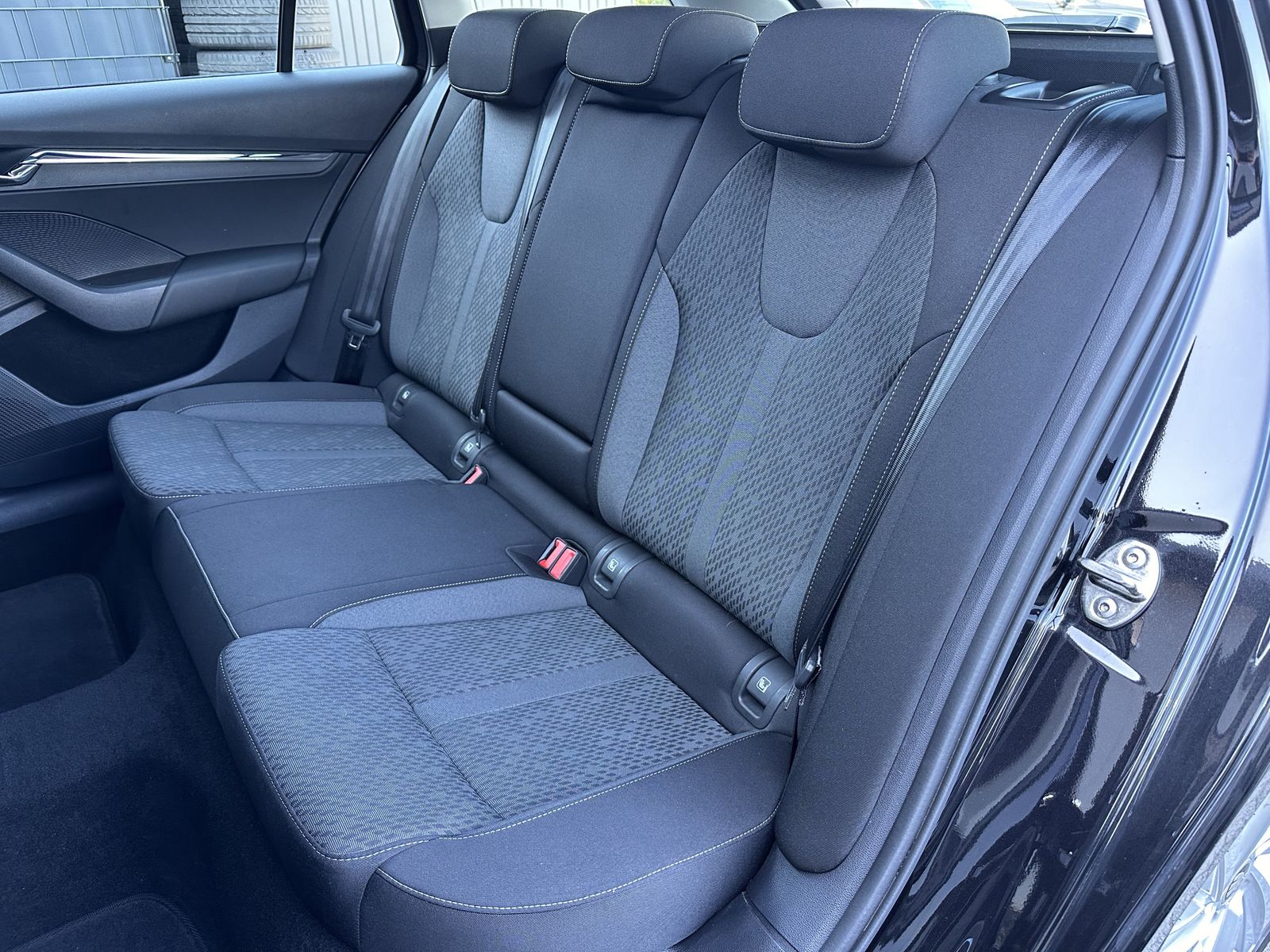 Fahrzeugabbildung SKODA Octavia Combi 2.0 TDI DSG FiEdition NAV+LED+PANO