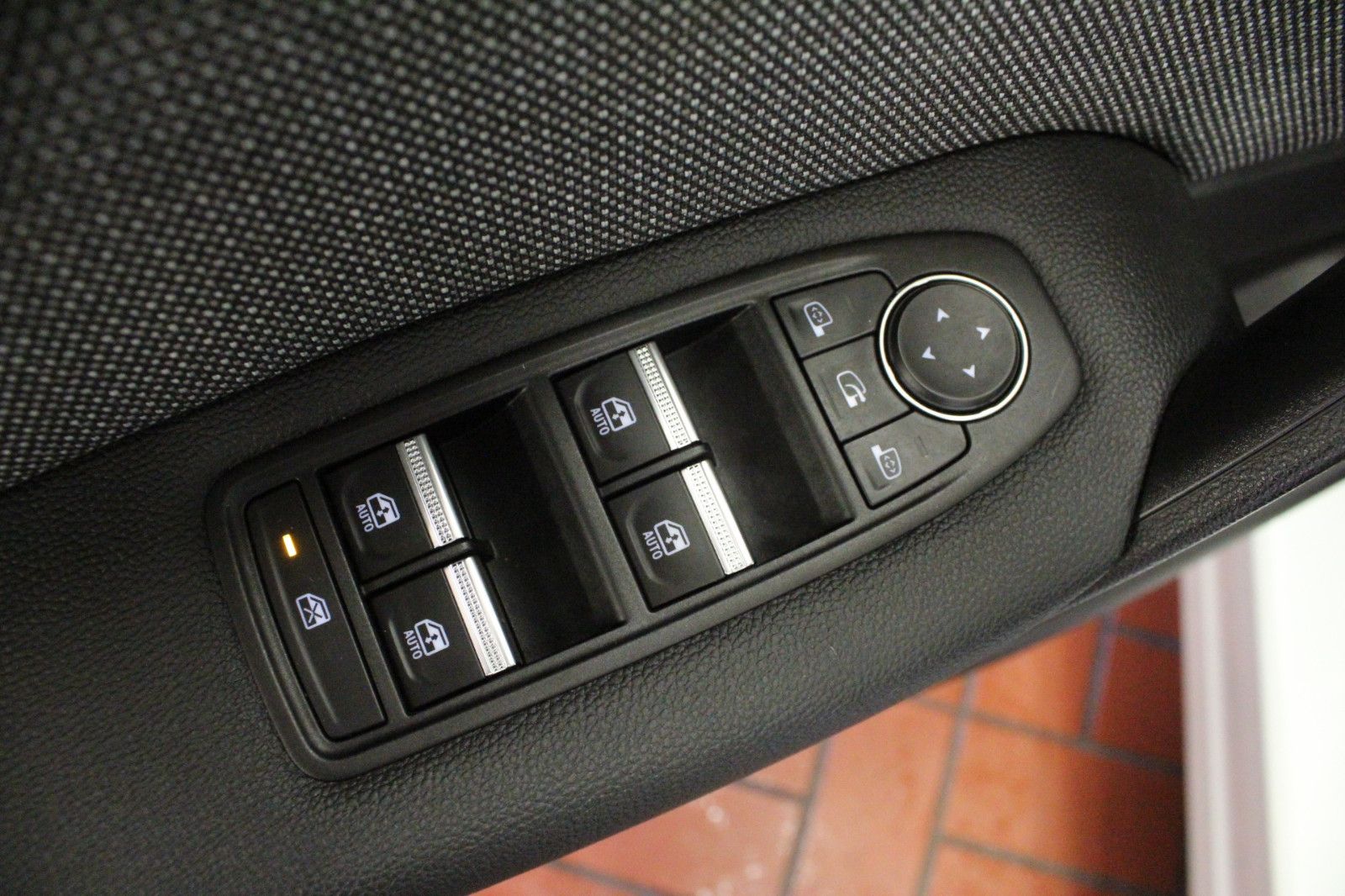 Fahrzeugabbildung Renault Captur Mild Hybrid 160 EDC Techno *Ganzjahresrei