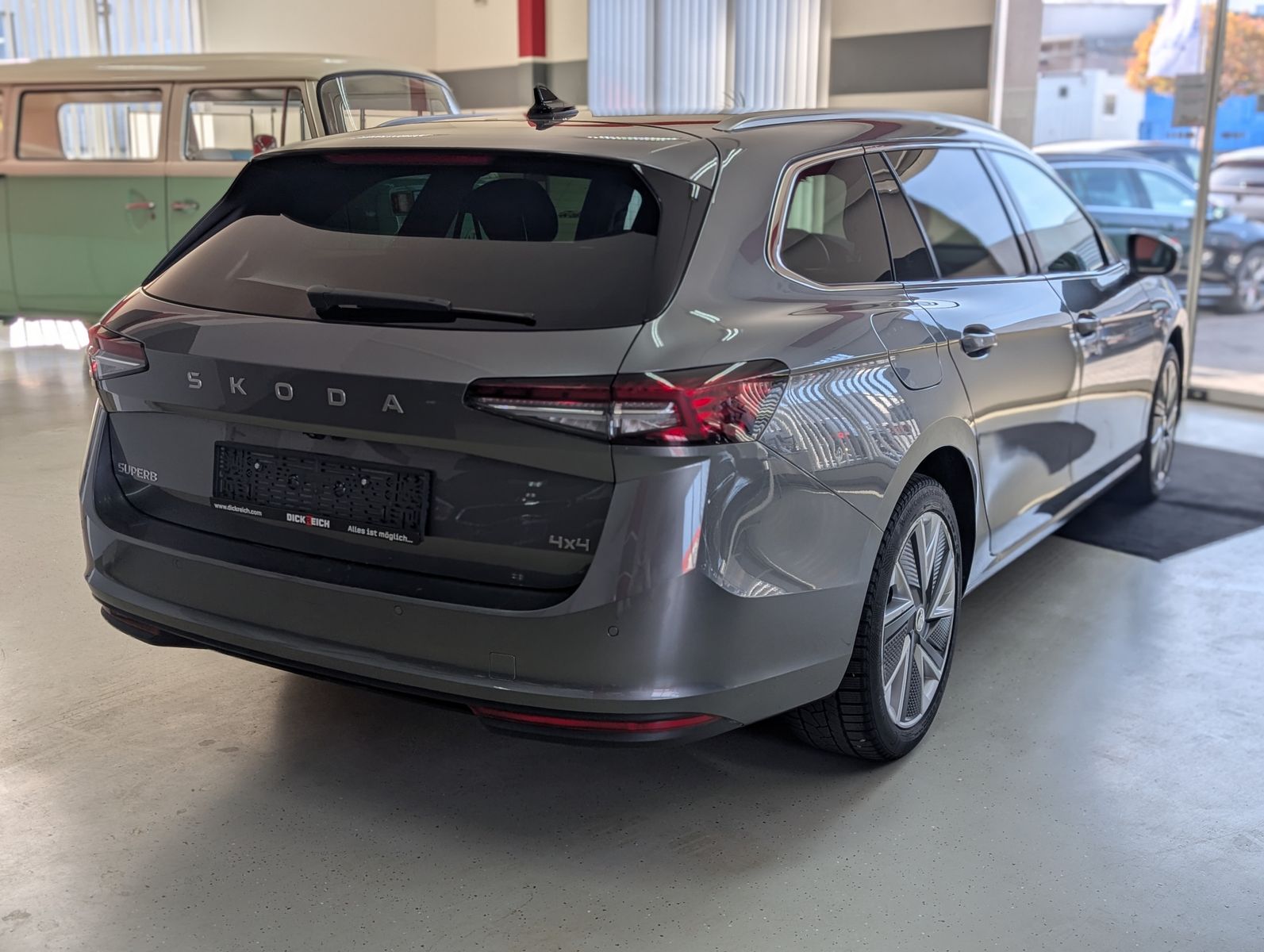Fahrzeugabbildung SKODA Superb IV 2.0TDI DSG 4x4 MATRIX PANO NEUES MODEL