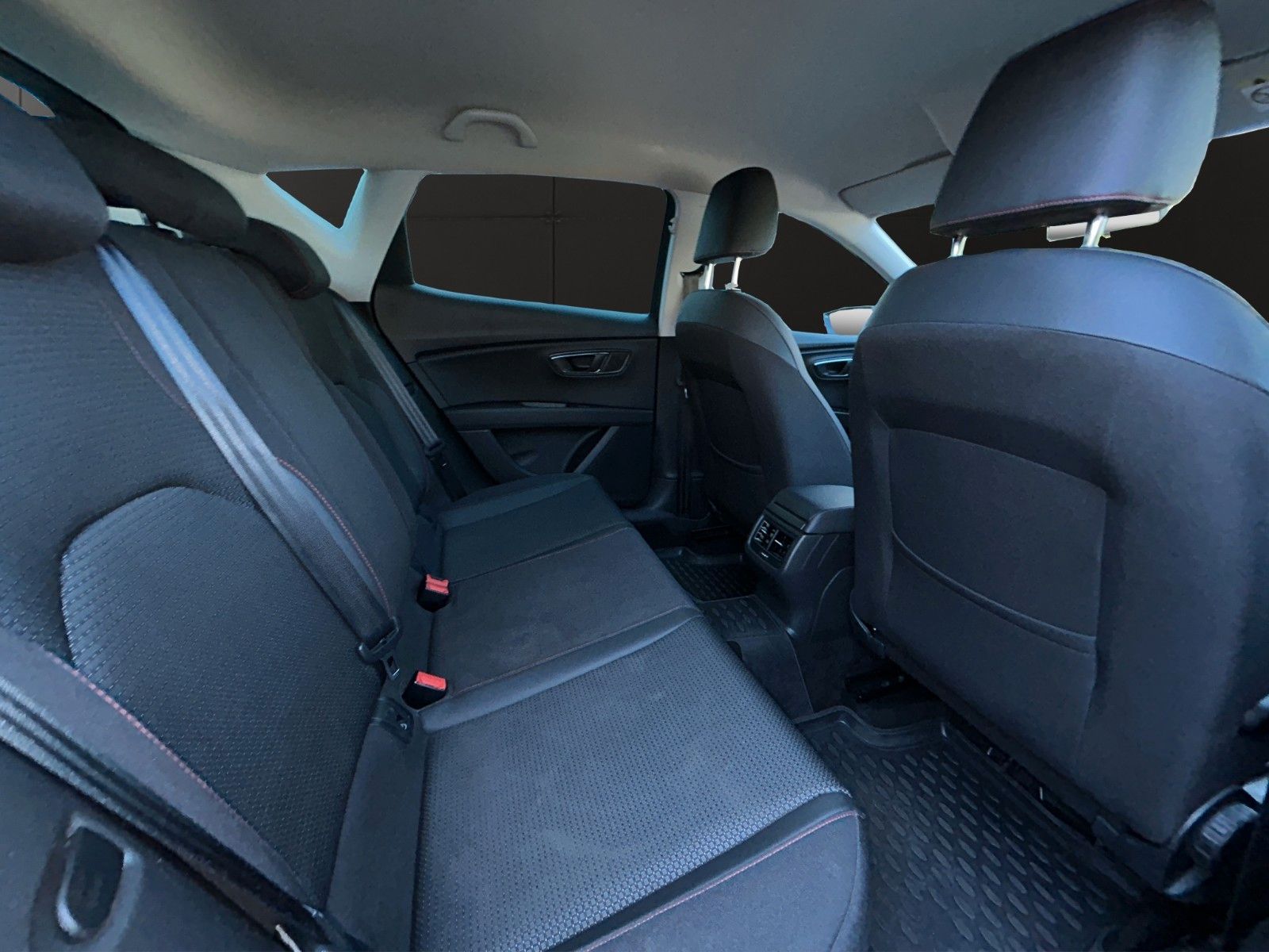Fahrzeugabbildung SEAT Leon FR/TÜV & Service Neu