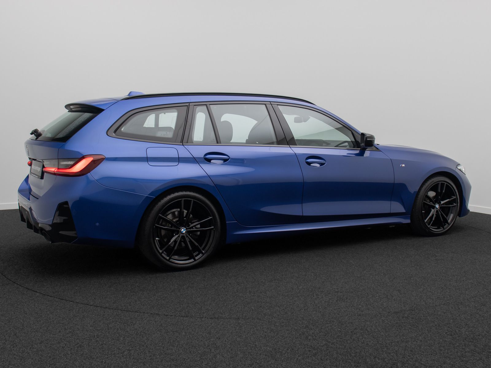 Fahrzeugabbildung BMW 320i M Sport DAB Kamera AHK Panorama HUD 19Zoll