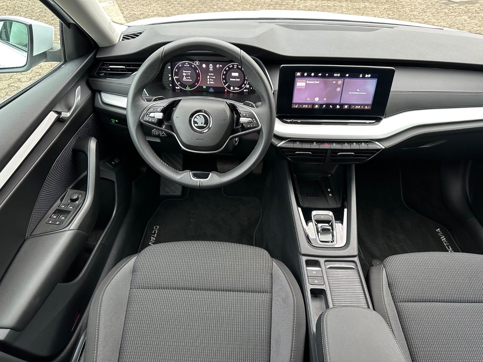 Fahrzeugabbildung SKODA Octavia Combi 1.5 TSI Selection DSG AHK/ACC/LED