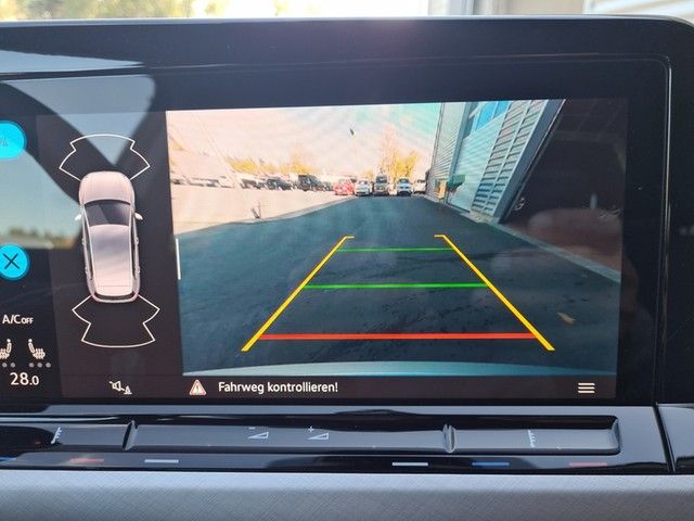 Fahrzeugabbildung Volkswagen Golf VIII TSI LED Navi AID ACC RFK SH LM