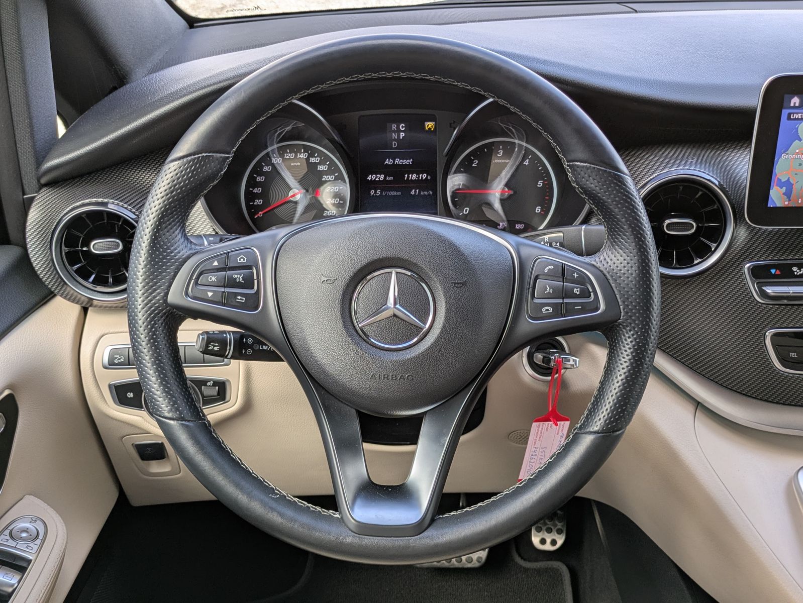 Fahrzeugabbildung Mercedes-Benz V 300 d AVANTGARDE 4MATIC lang AMG*PANO*LED*DIST