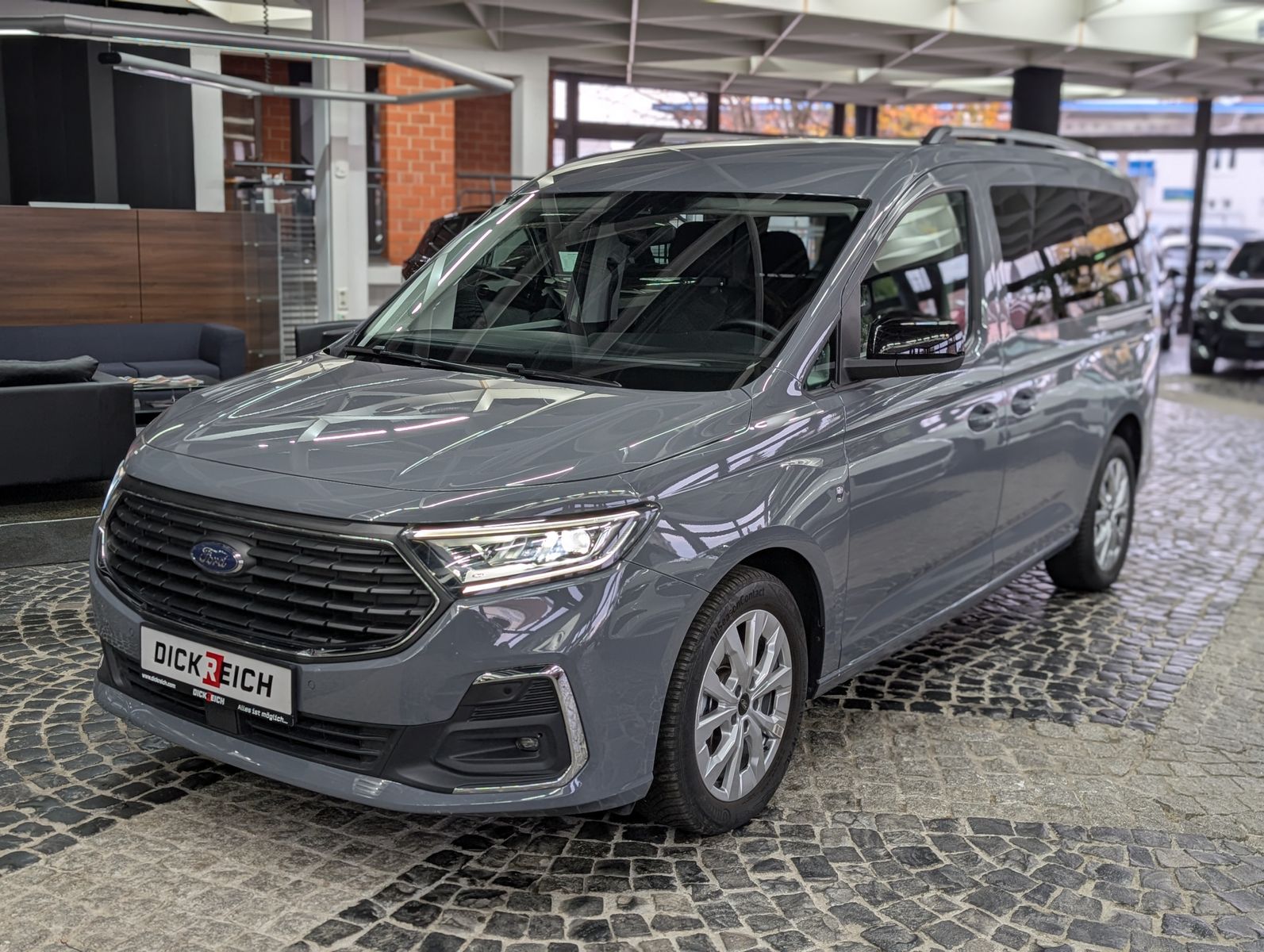 Fahrzeugabbildung Ford Tourneo Connect L2 Titanium 7-Sit Bi-LED Cam AHK