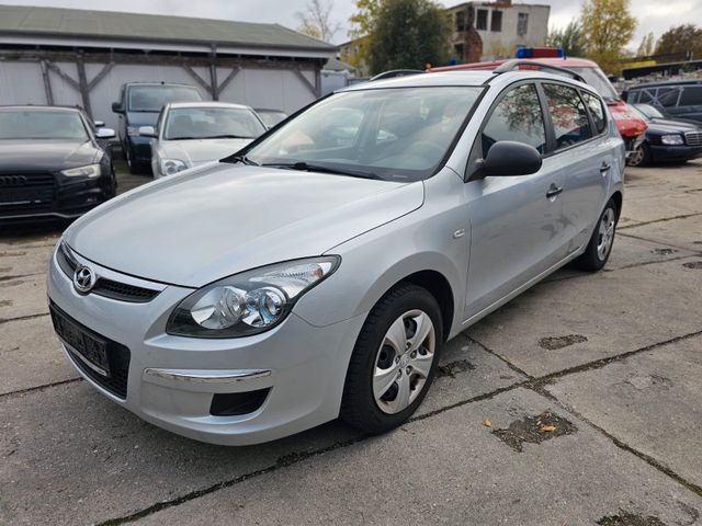 Hyundai i30 CW 1.6 +KLIMA+SCHECKHEFT+CD+ISOFIX+GARANTIE+