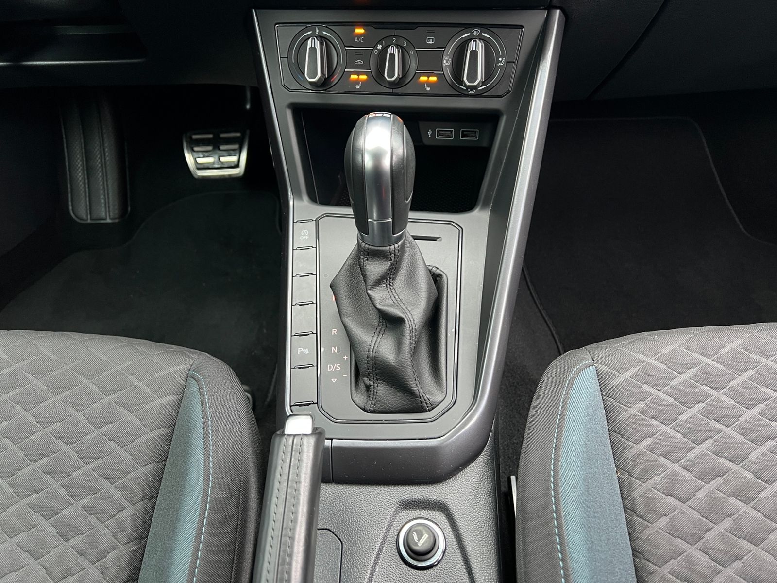 Fahrzeugabbildung Volkswagen Polo IQ.DRIVE 1.0 TSI *AppConnect, Tempomat, Sit