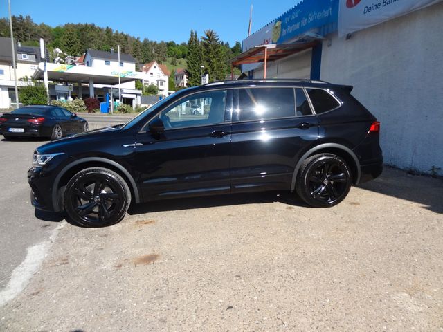 Fahrzeugabbildung Volkswagen Tiguan Allspace R-Line/4x4/HUD/Pano/Matrix/AHK/