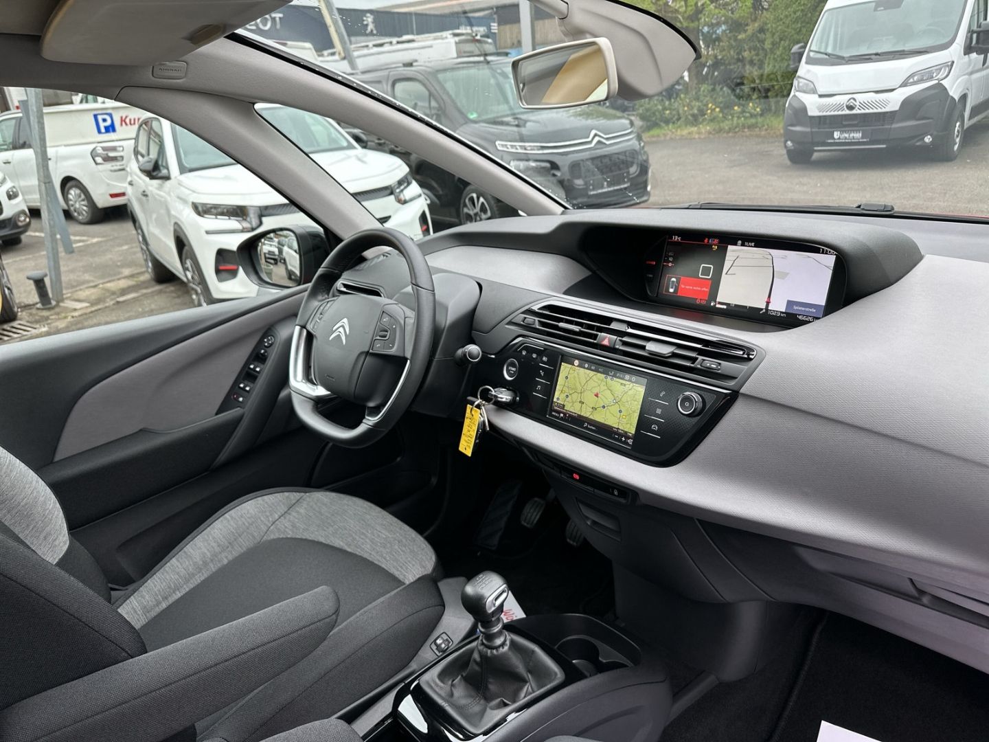 Fahrzeugabbildung Citroën Grand C4 Space Tourer Feel PureTech 130 1.2 AHK-