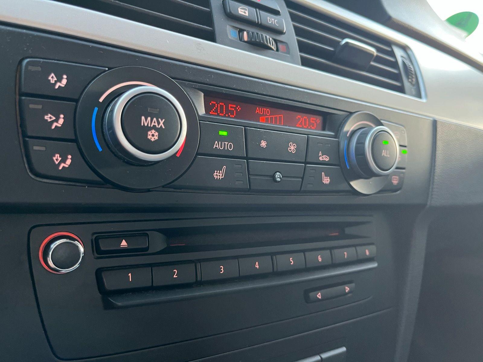 BMW 318 2010 — photo 11