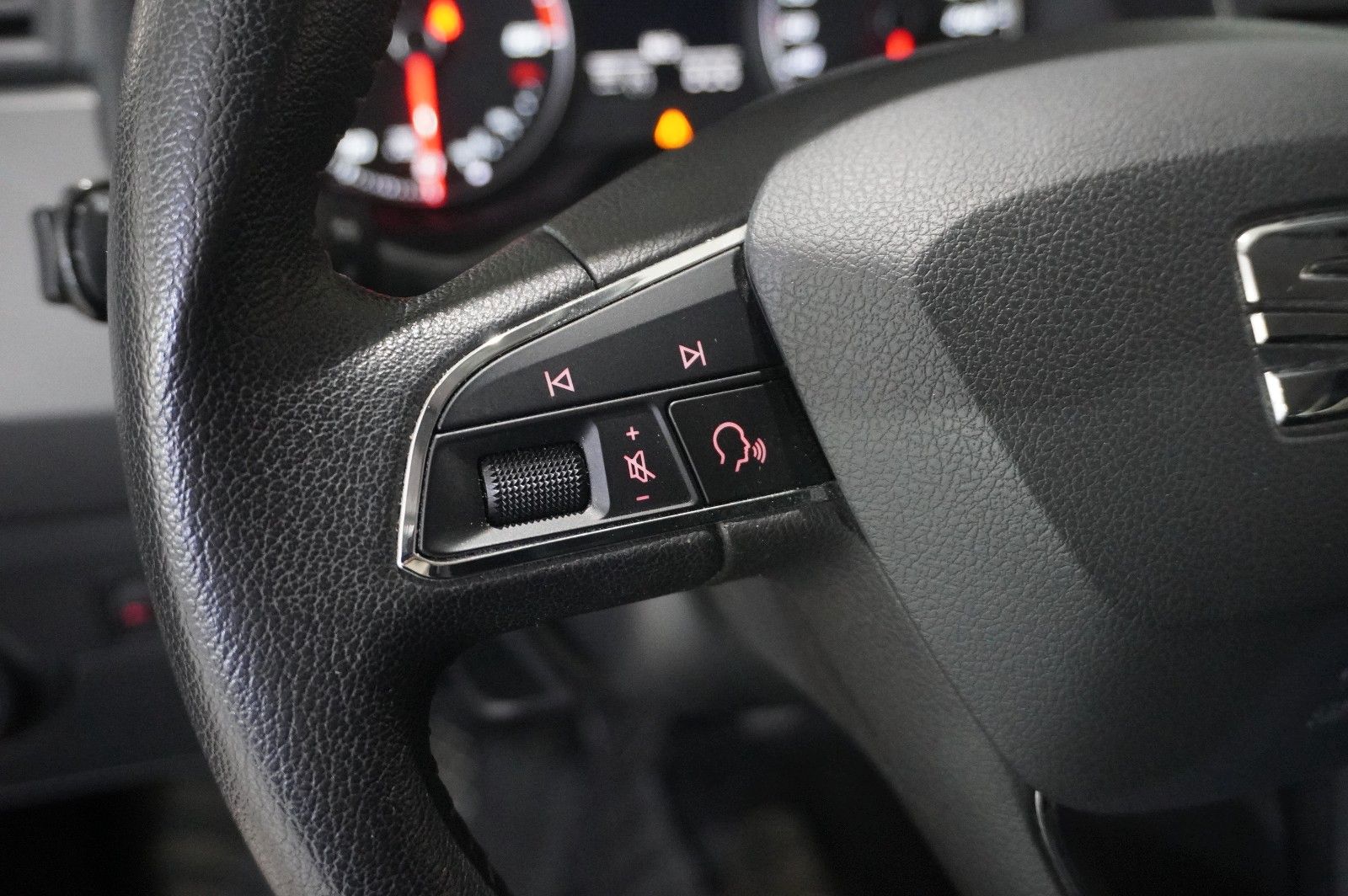 Fahrzeugabbildung SEAT Ibiza 1.0 MPI STYLE 5-TÜR NAVI/PDC/TEMP./NEBEL