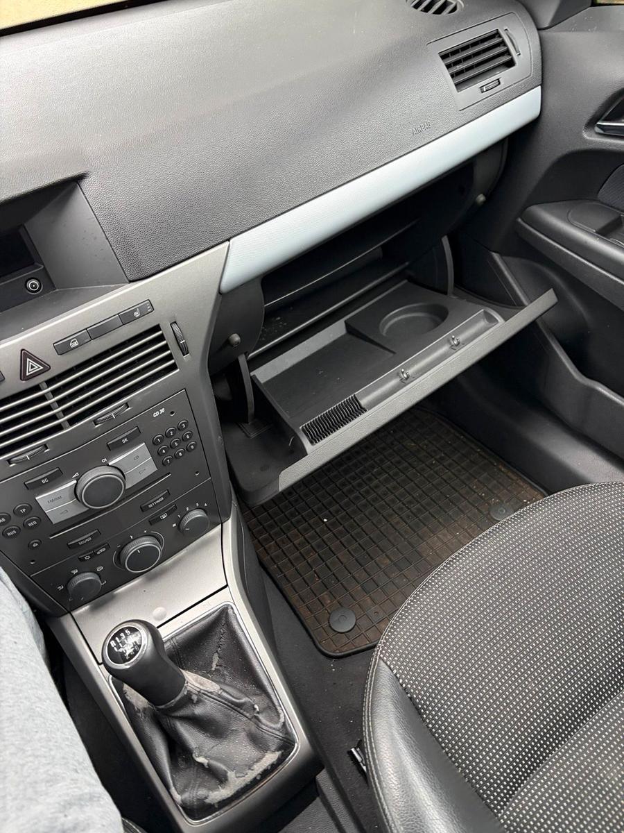Opel Astra 2008 — photo 10