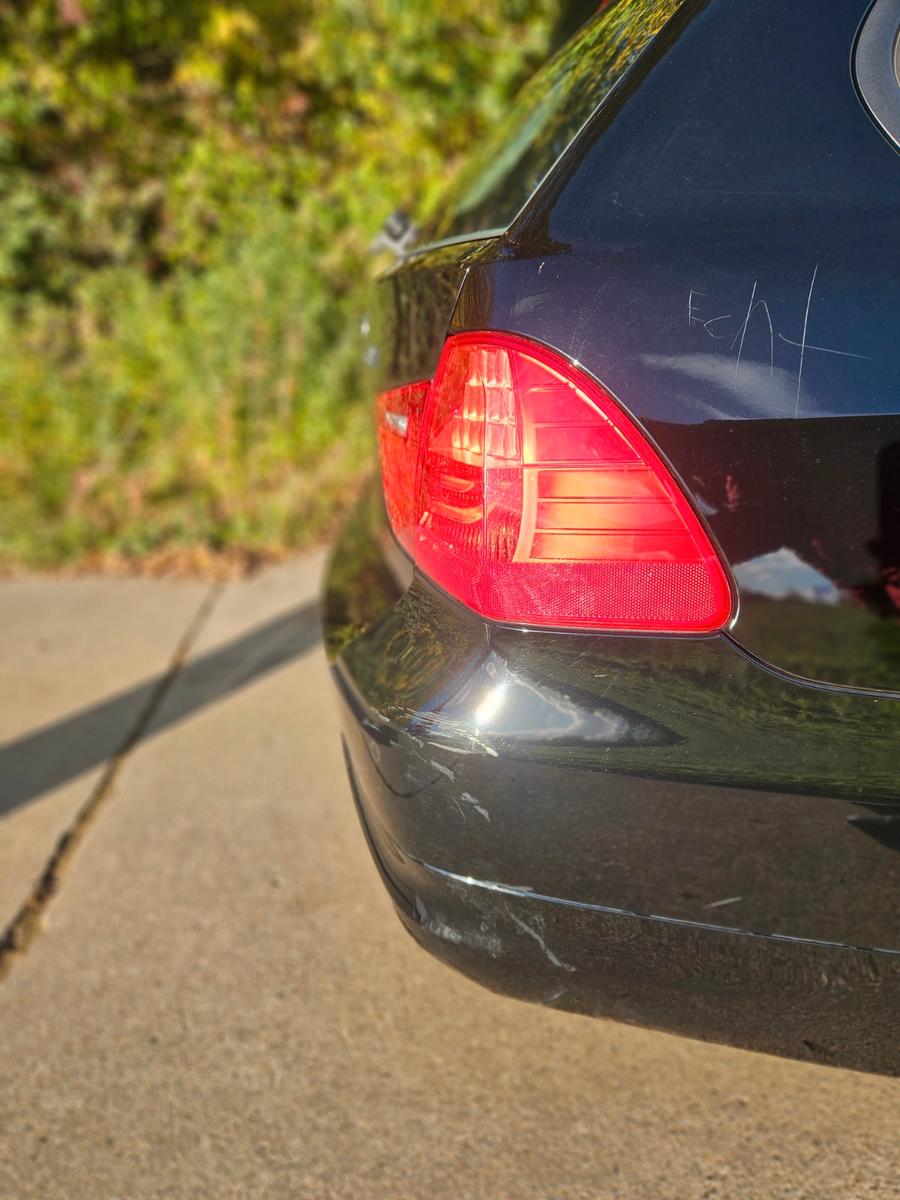 BMW 318 2011 — photo 14