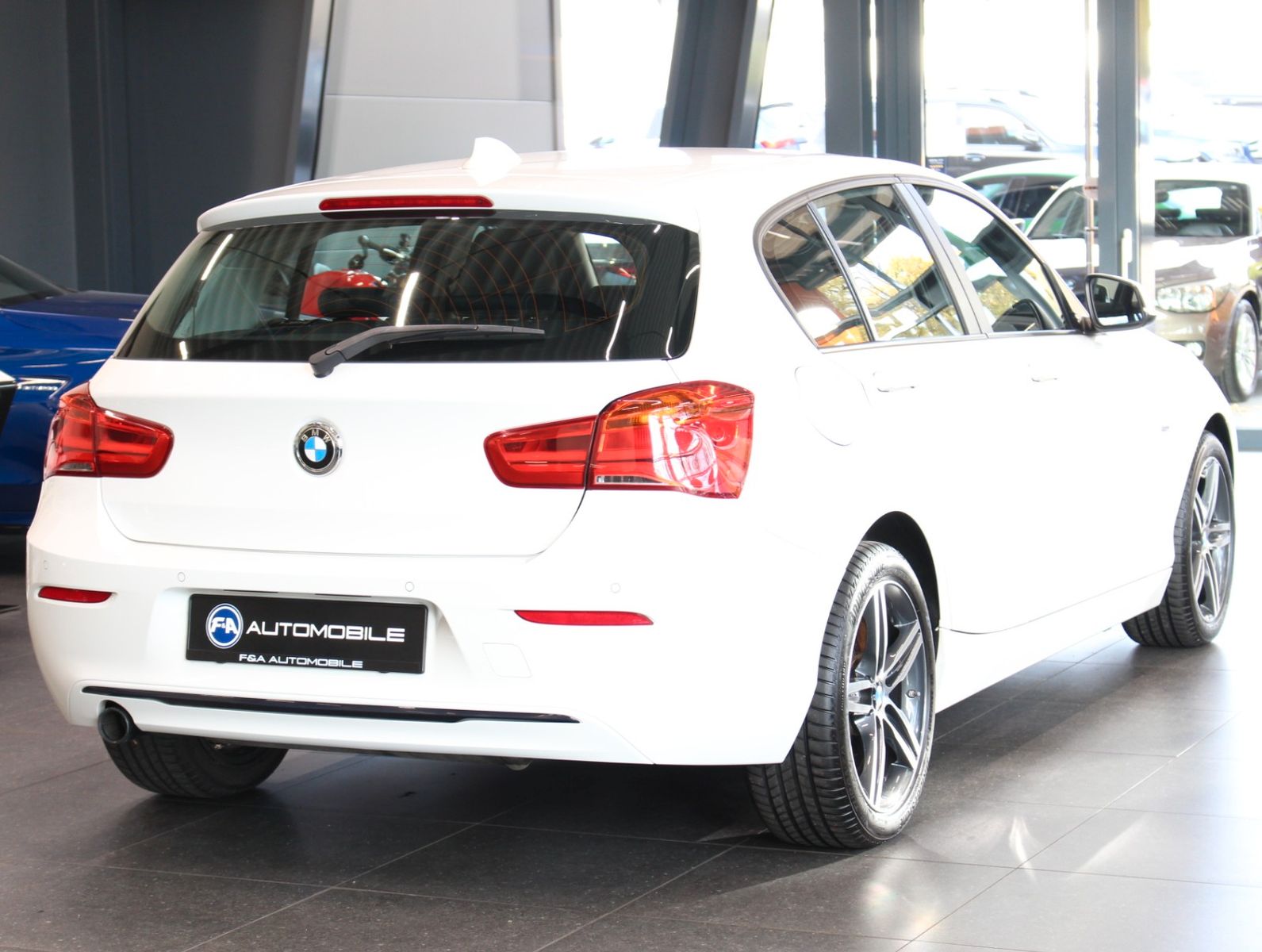 Fahrzeugabbildung BMW 118 i Sport Line 1.Hand*LED*Navi*TOP