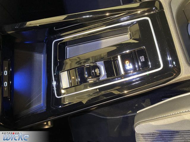Golf VIII 2.0 TSI DSG R-Line NAVI KLIMA PDC LED