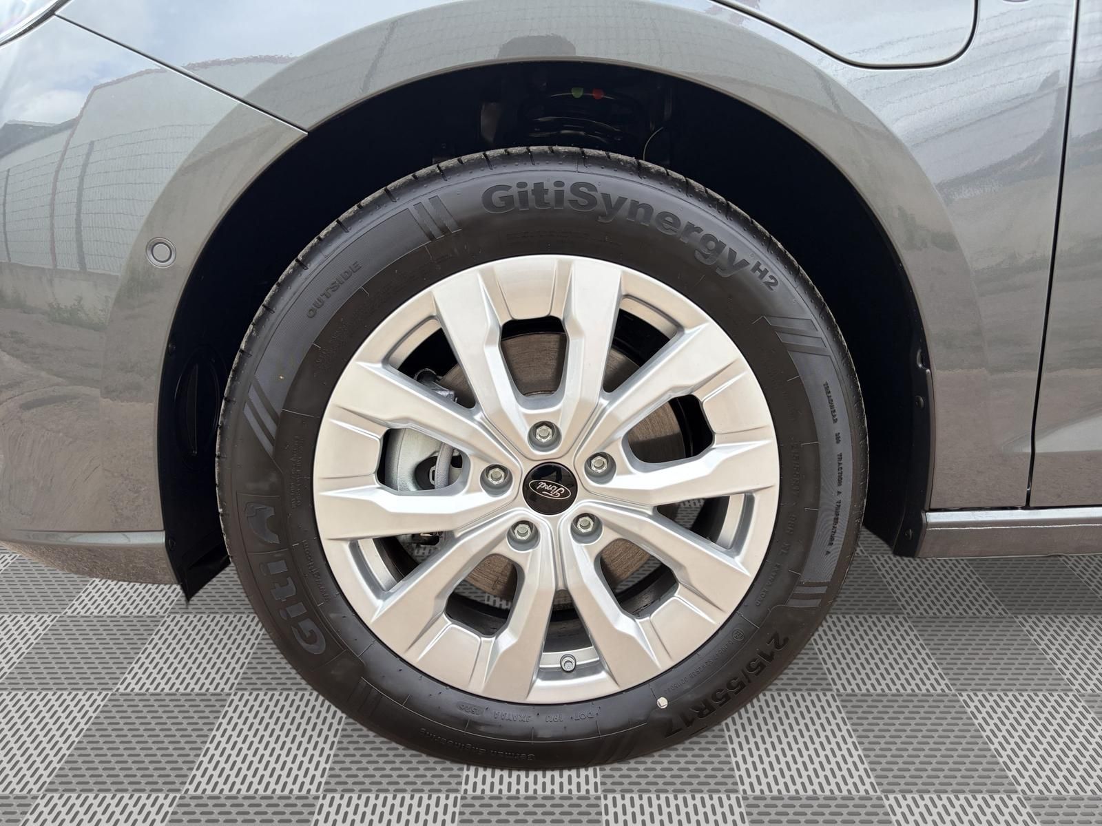 Ford Grand Tourneo - Bild 34