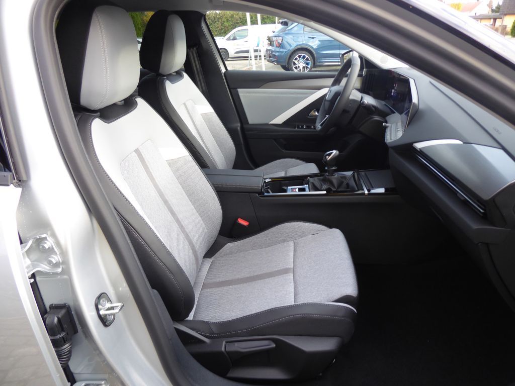 Fahrzeugabbildung Opel Astra ST Elegance 1.2 Turbo+AGR-Sitz+LED