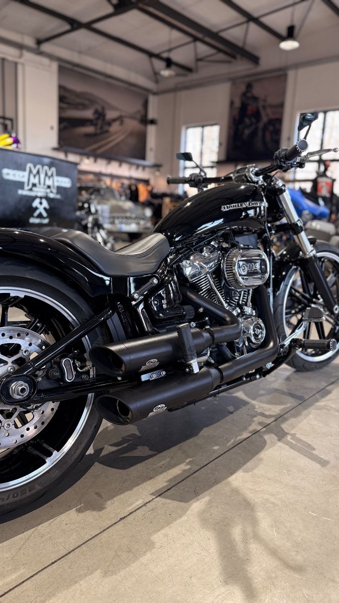 Fahrzeugabbildung Harley-Davidson Breakout Tunderbike Umbau Chrome Head