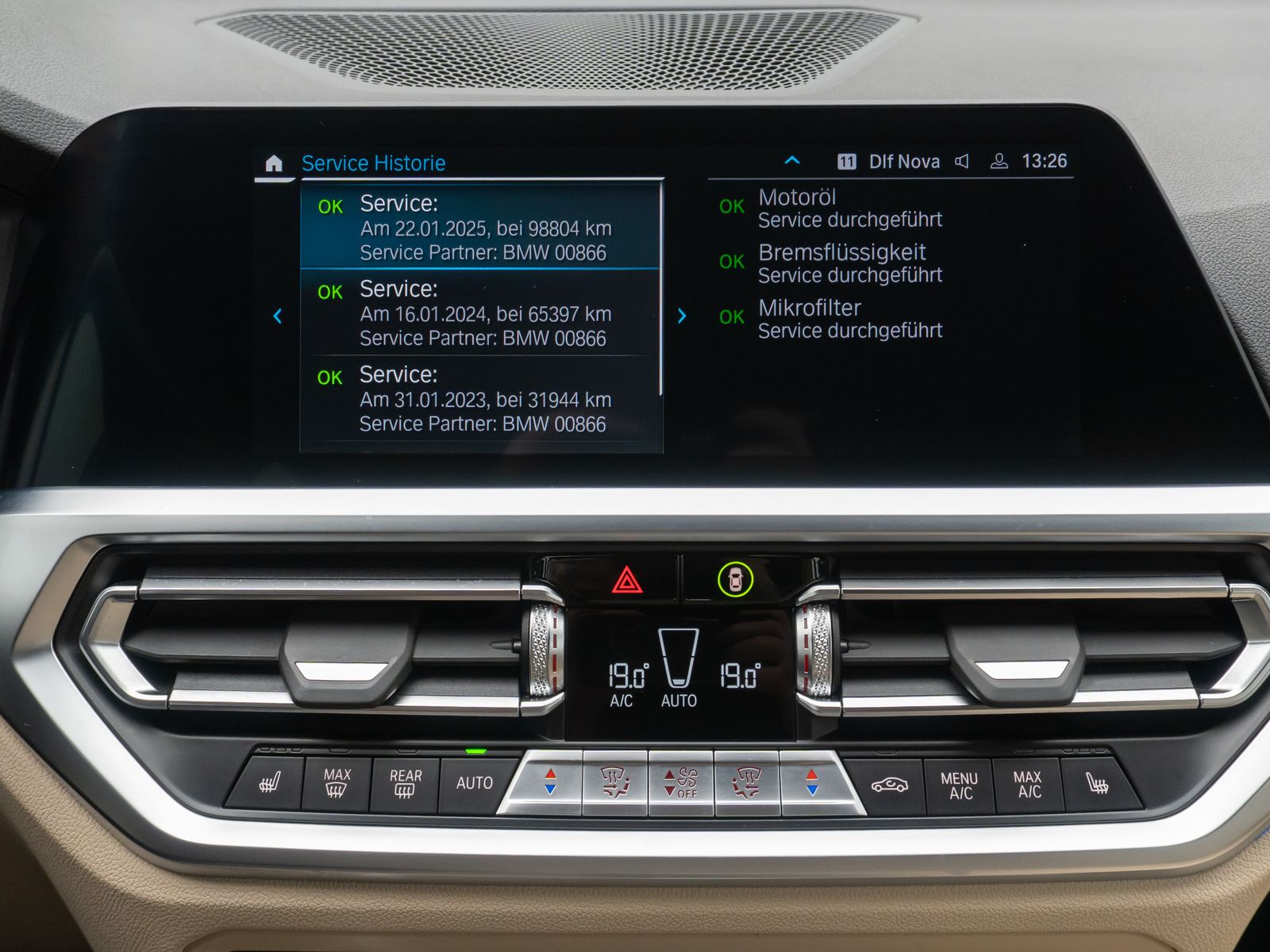 Fahrzeugabbildung BMW 330e xD M Sport DAB Memory AHK HUD Individual
