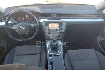 Volkswagen Passat - 11