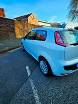Fiat Punto mit 4 Winterreifen - Fiat Punto aus 2010