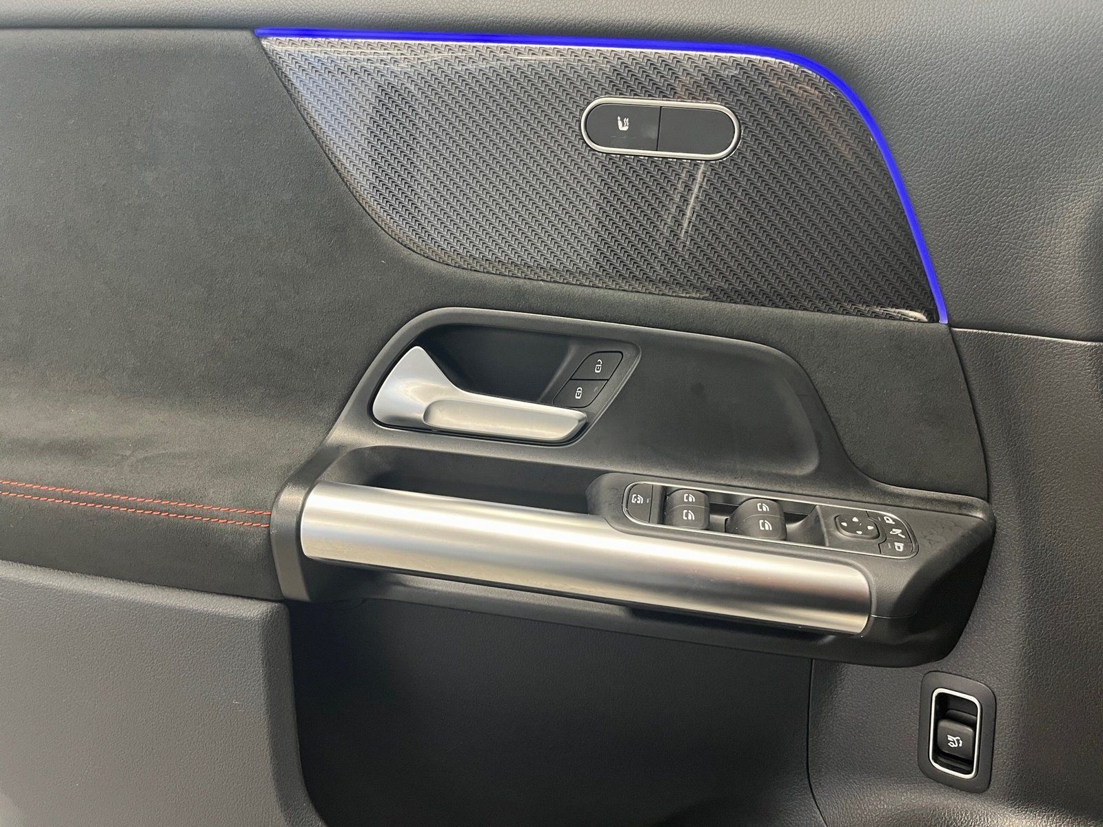 Fahrzeugabbildung Mercedes-Benz GLA 200 AMG*LED*Totwinkel*Kamera*Easy-Pack*MBUX*