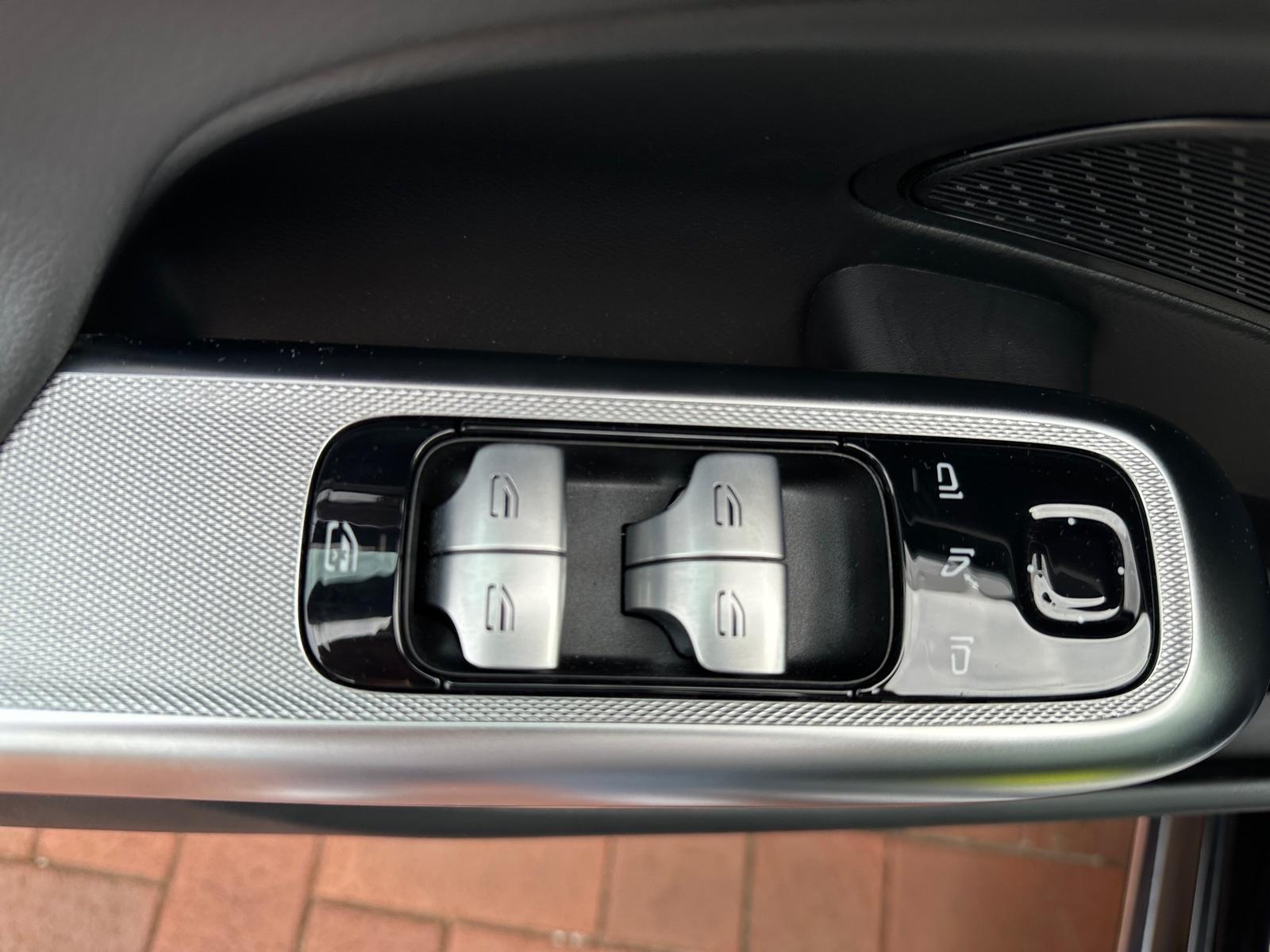 Mercedes-Benz E 220 d T +AMG+SHZ+Pano+Edi.+AHK+STH+W-Paket+ACC