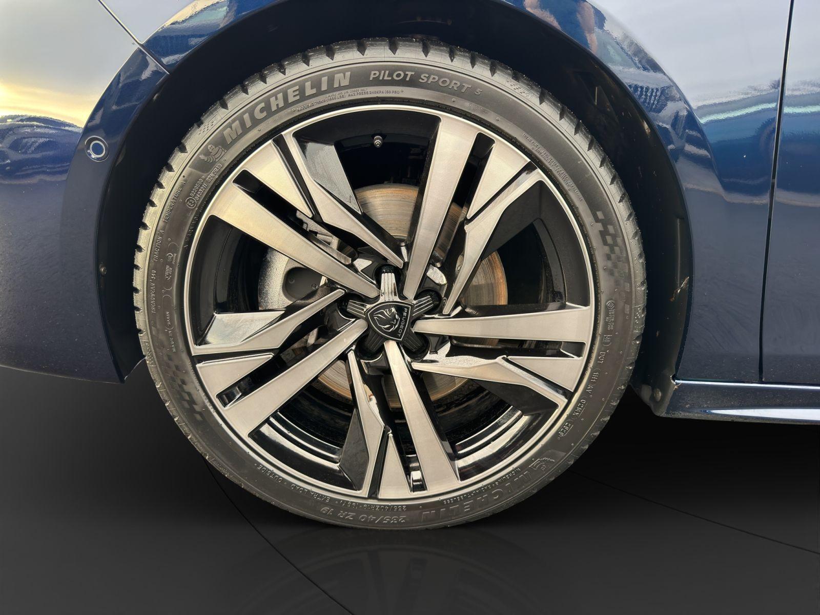 Peugeot 508 GT Plug-In Hybrid 225 EAT8 360°Kamera Voll-L