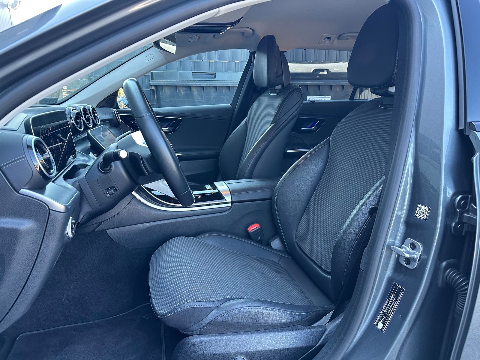 Fahrzeugabbildung Mercedes-Benz C 300 d T Avantgarde NAV+LED+AHK+DISTRONIC+18ZO