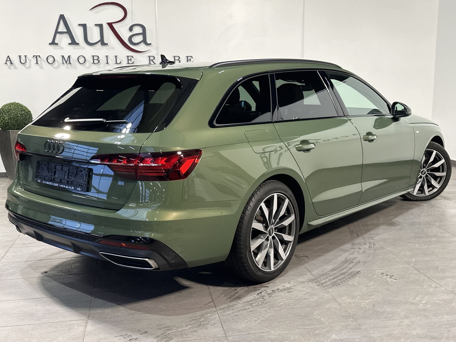 Fahrzeugabbildung Audi A4 Avant 35 TDI S-Line Black NAV+LED+B&O+V-COCK