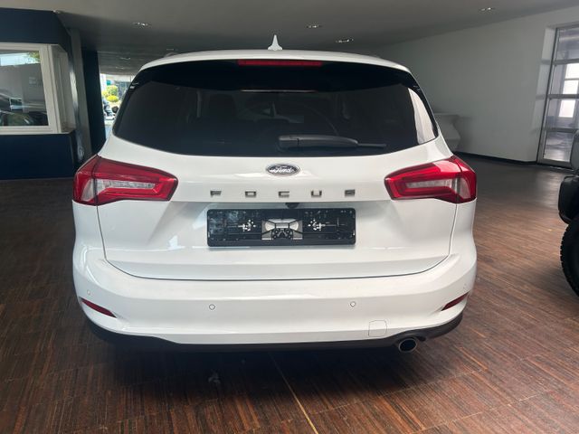 Fahrzeugabbildung Ford Focus Turnier Cool & Connect Automatik