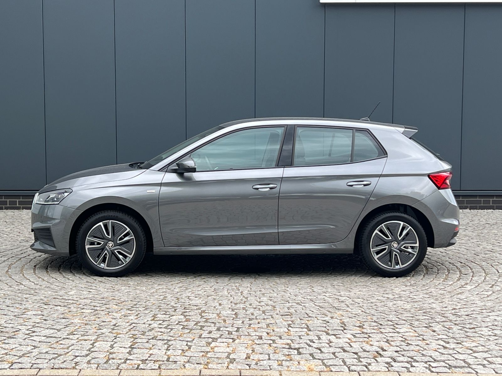 Fahrzeugabbildung SKODA Fabia Tour 1.0 TSI *AHK, LED, Climatronic, 16"-L
