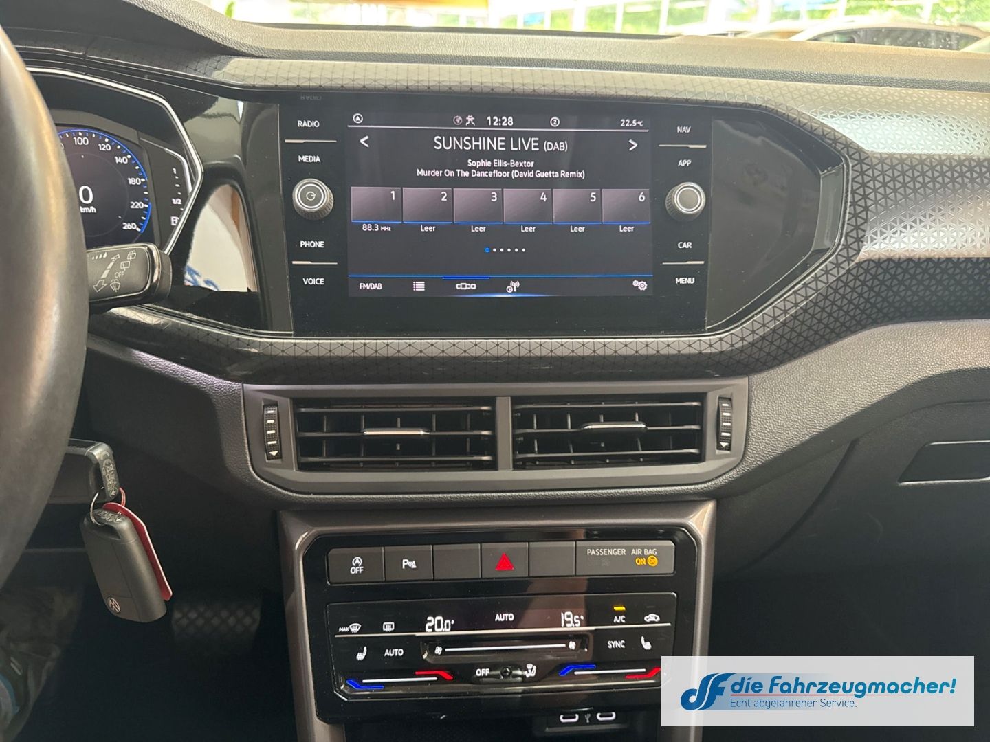 Fahrzeugabbildung Volkswagen T-Cross Style Navi Digitales Cockpit LED Dyn. Ku