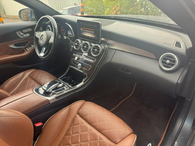 Fahrzeugabbildung Mercedes-Benz C 250  DESIGNO BlueTec / d 4Matic PANO LED LEDER
