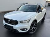 Volvo XC40 B4 R Design Mild Hybrid Pano AHK - Volvo XC40 Gebrauchtwagen in Frankfurt