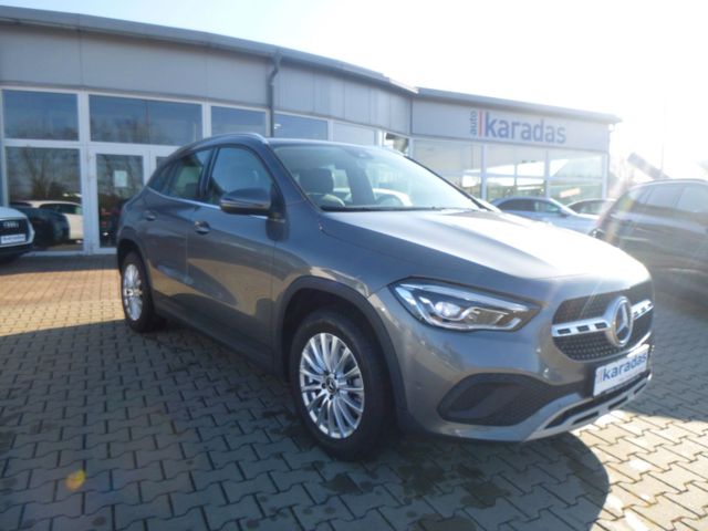 Fahrzeugabbildung Mercedes-Benz GLA 200 >AUT/LED/NAV/SHZ/Teilleder<