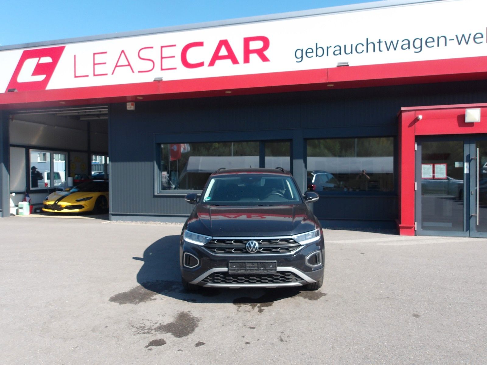 Volkswagen T-Roc Life TDI DSG EXP € 13250.- imagem 2