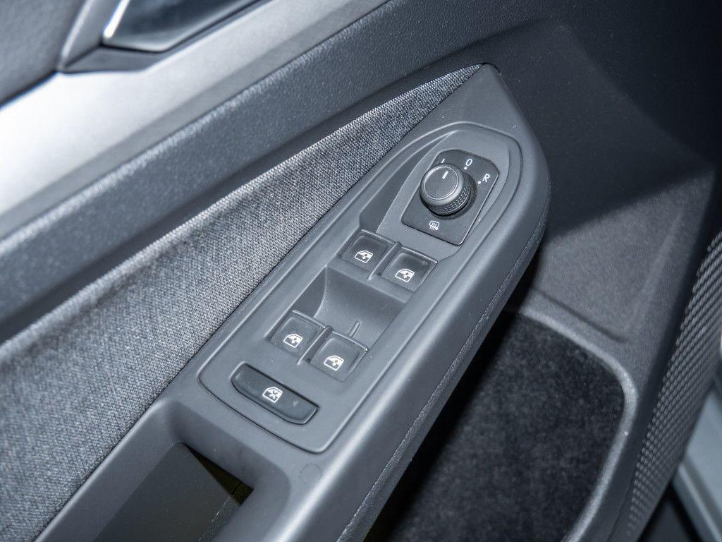 Volkswagen Golf VIII 2.0 TDI Life Kamera Navi LED Sprachst., миниатюра 19