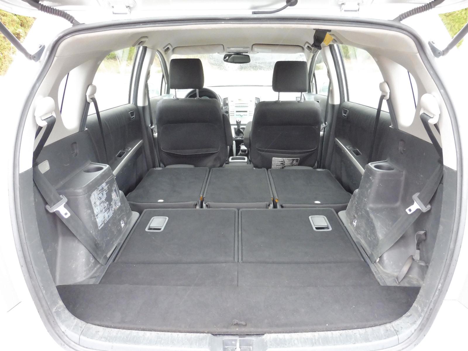 Toyota Corolla Verso 2004 — photo 14