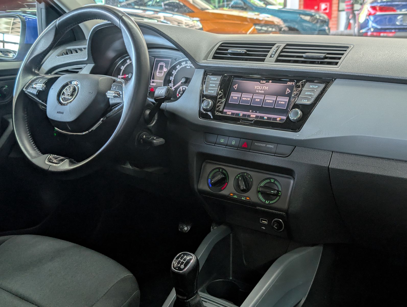 Fahrzeugabbildung SKODA Fabia Active 1.0 MPI SURROUND SCHECKHEFT KLIMA