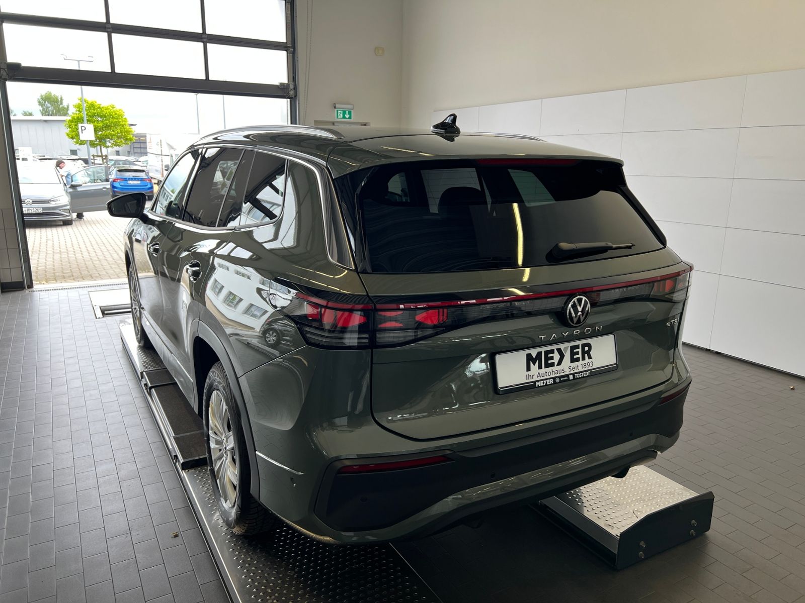 Fahrzeugabbildung Volkswagen Tayron LIFE 1.5 eTSI DSG *AHK,7-Sitzer,LED,ACC,K