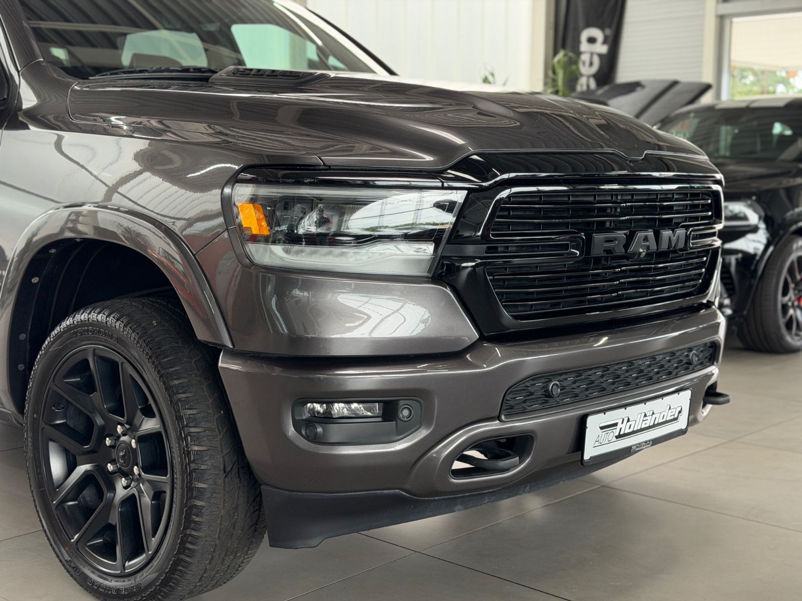 Fahrzeugabbildung Dodge RAM 1500 5,7 Laramie NIGHT LPG Luft RamBox