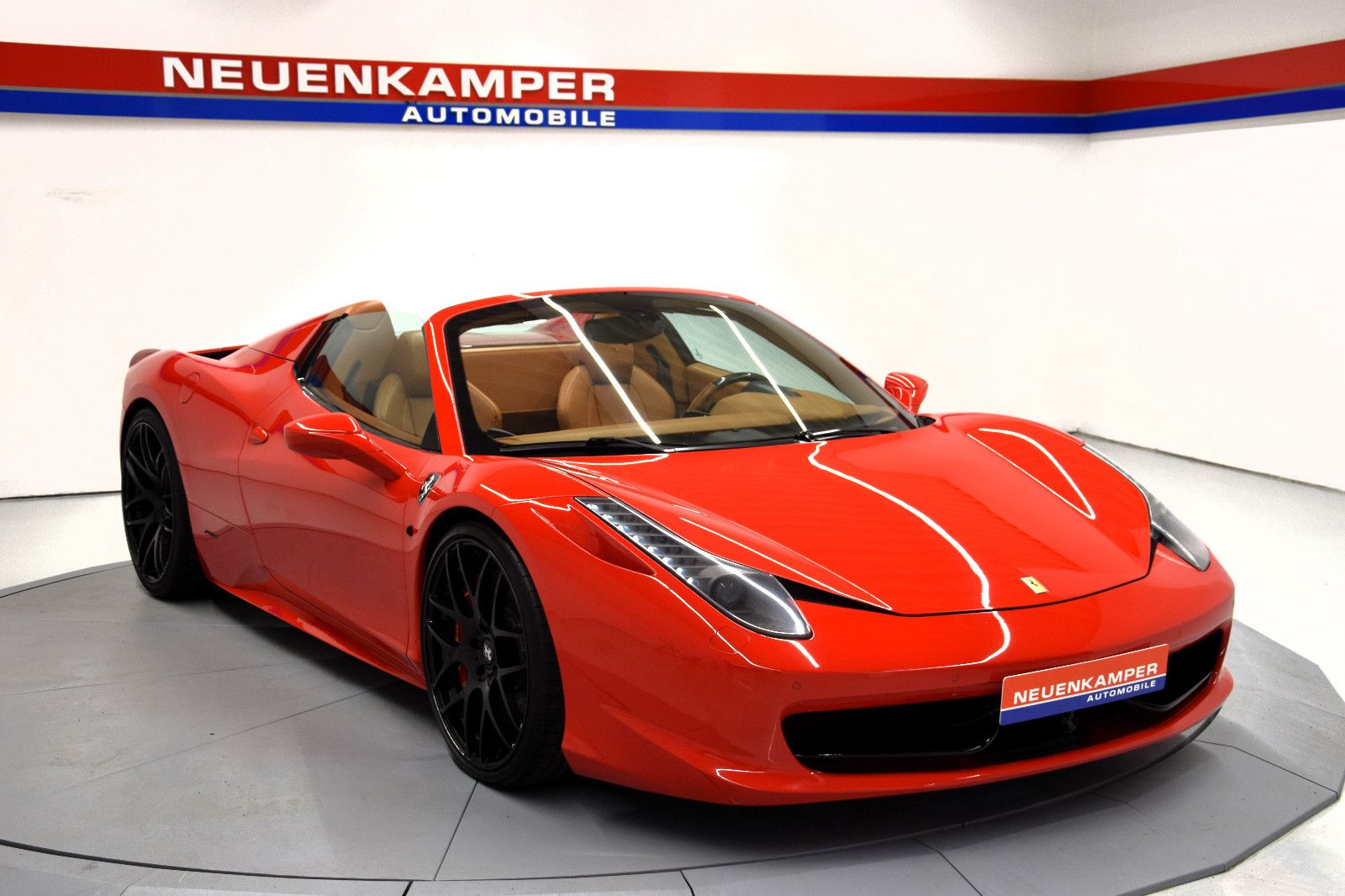 Fahrzeugabbildung Ferrari 458 Spider Carbon-Interior Rosso Corsa / Braun