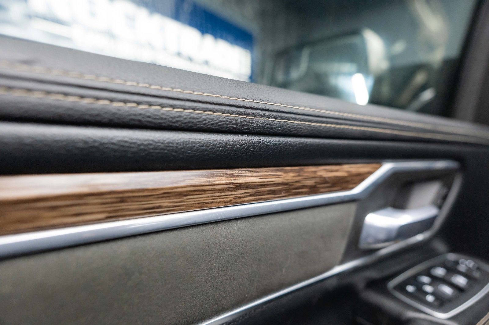 Fahrzeugabbildung Dodge RAM 5.7 V8 HEMI 4x4 LARAMIE Offroad Night LED