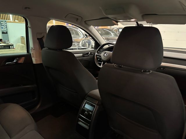 Skoda Superb Combi Exclusive *Xenon*PDC*Klima*DAB*Navi