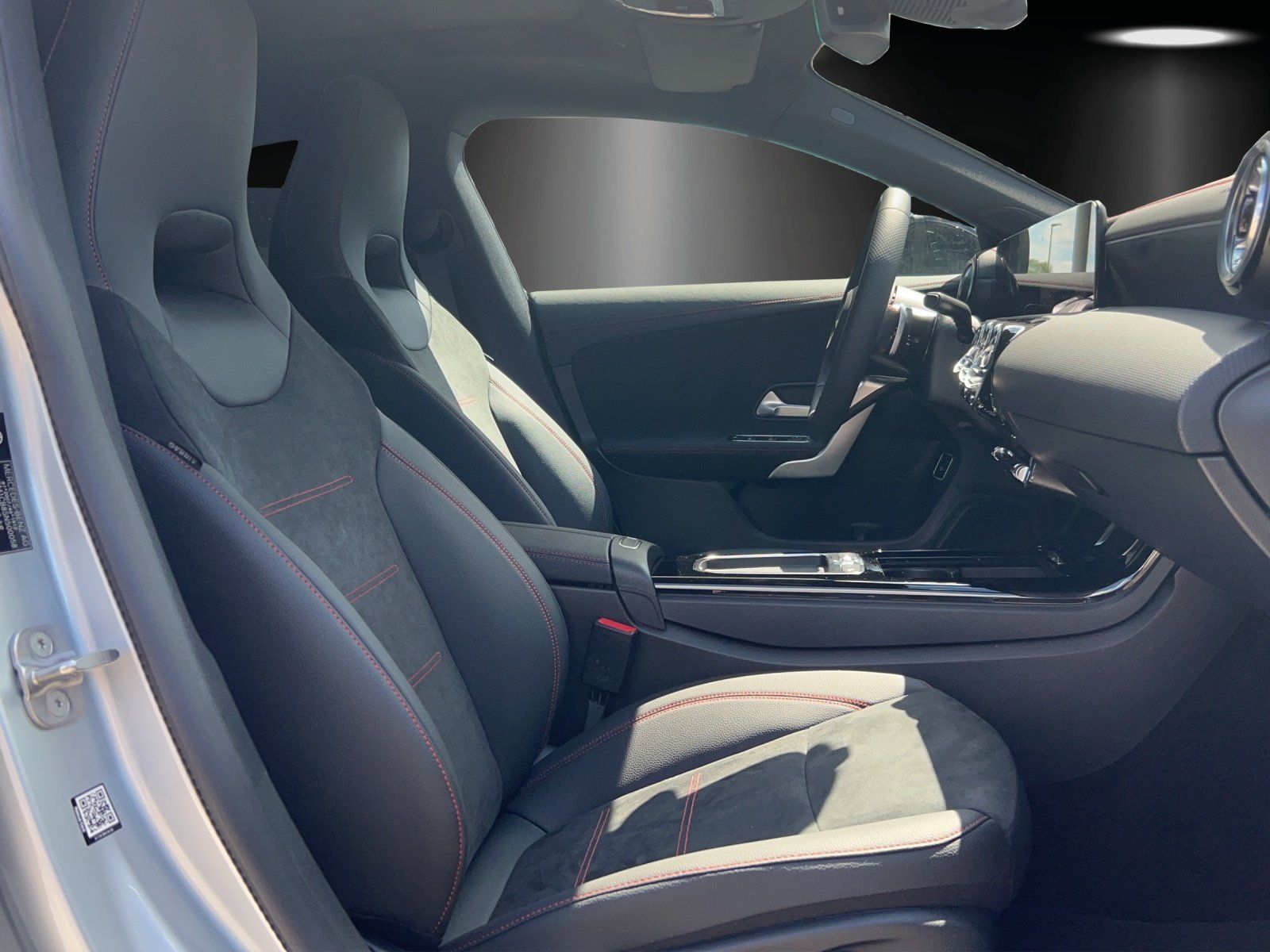 Fahrzeugabbildung Mercedes-Benz CLA 200 d Shooting Brake AMG Pano DISTRO 360 Key
