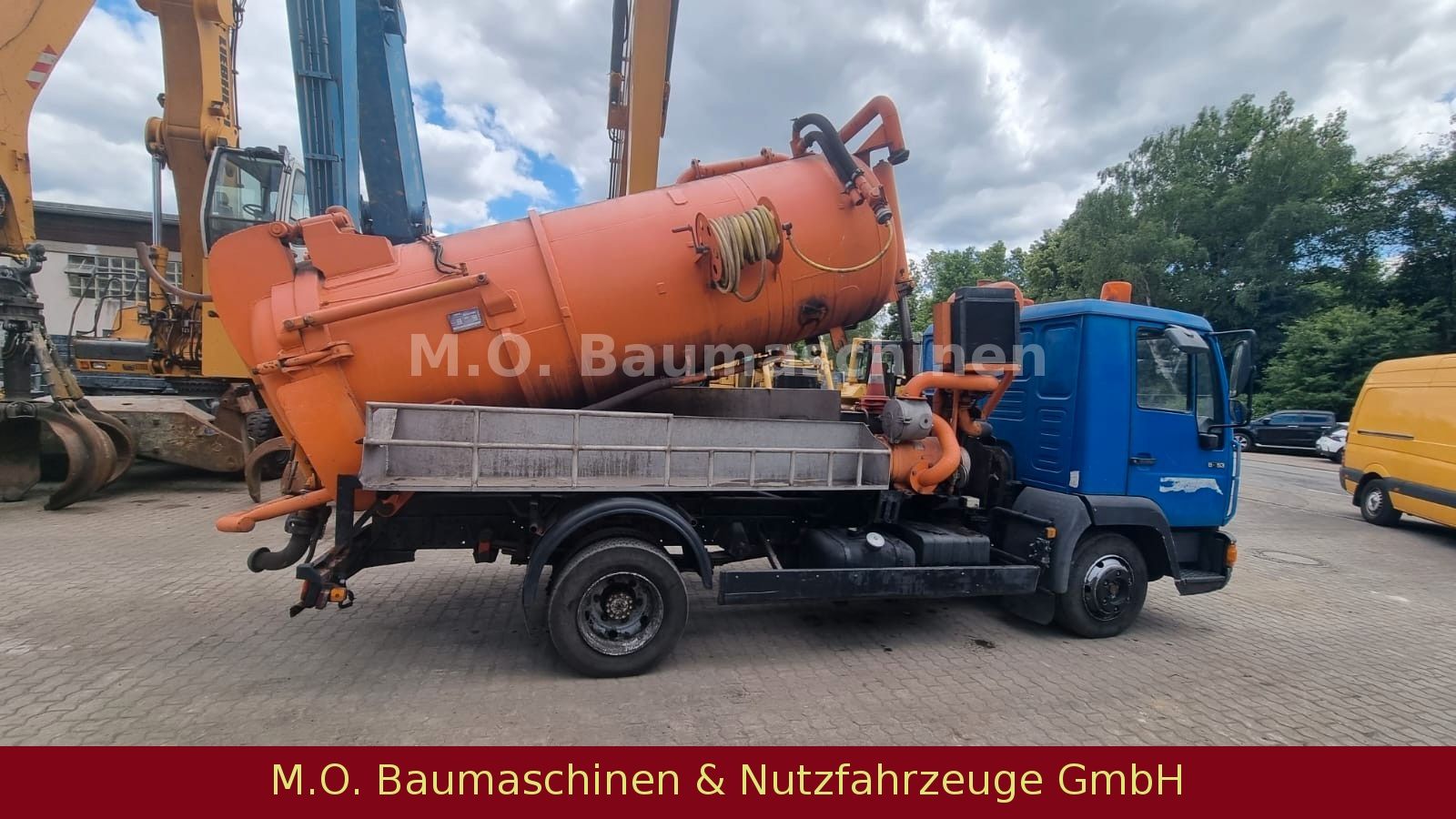 Fahrzeugabbildung MAN 8.153 / Saug u. Druckwagen / 4x2/