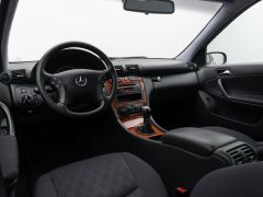Foto Nummer 33: MERCEDES-BENZ C 180