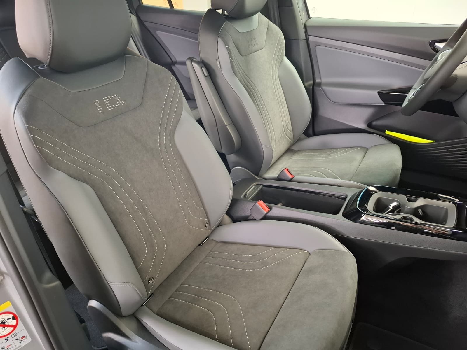 Fahrzeugabbildung Volkswagen ID.4 Pro Energy +ACC +IQ.Light +AHK + Wärmepumpe